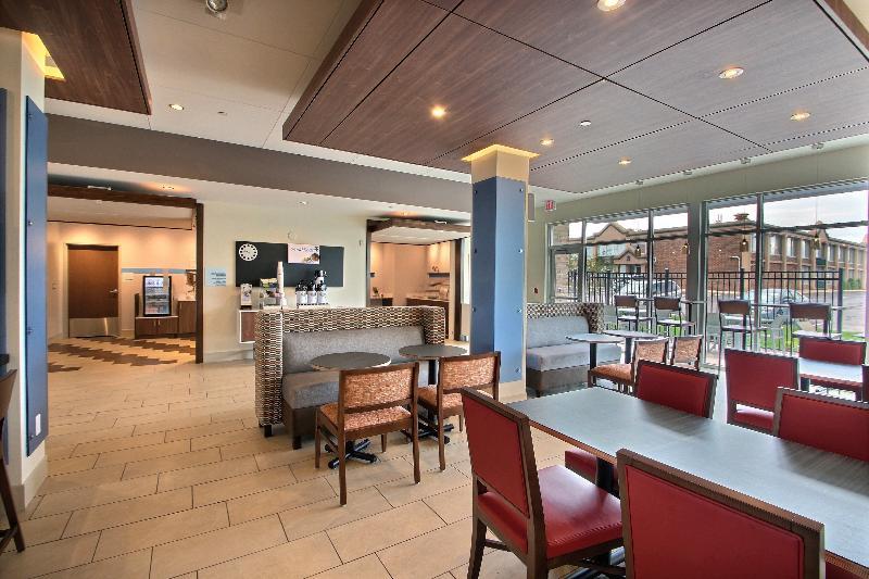 Holiday Inn Express & Suites Fond Du Lac By Ihg Экстерьер фото